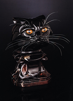 Vladimír Iljuchin, kočičí portrét, jaspis, karneol, obsidián, labradorit, stříbro; 11,8 x 10,4 x 7,8 cm, 1995
