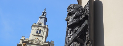 Busta Franze Kafky od Karla Hladíka na náměstí Franze Kafky v Praze